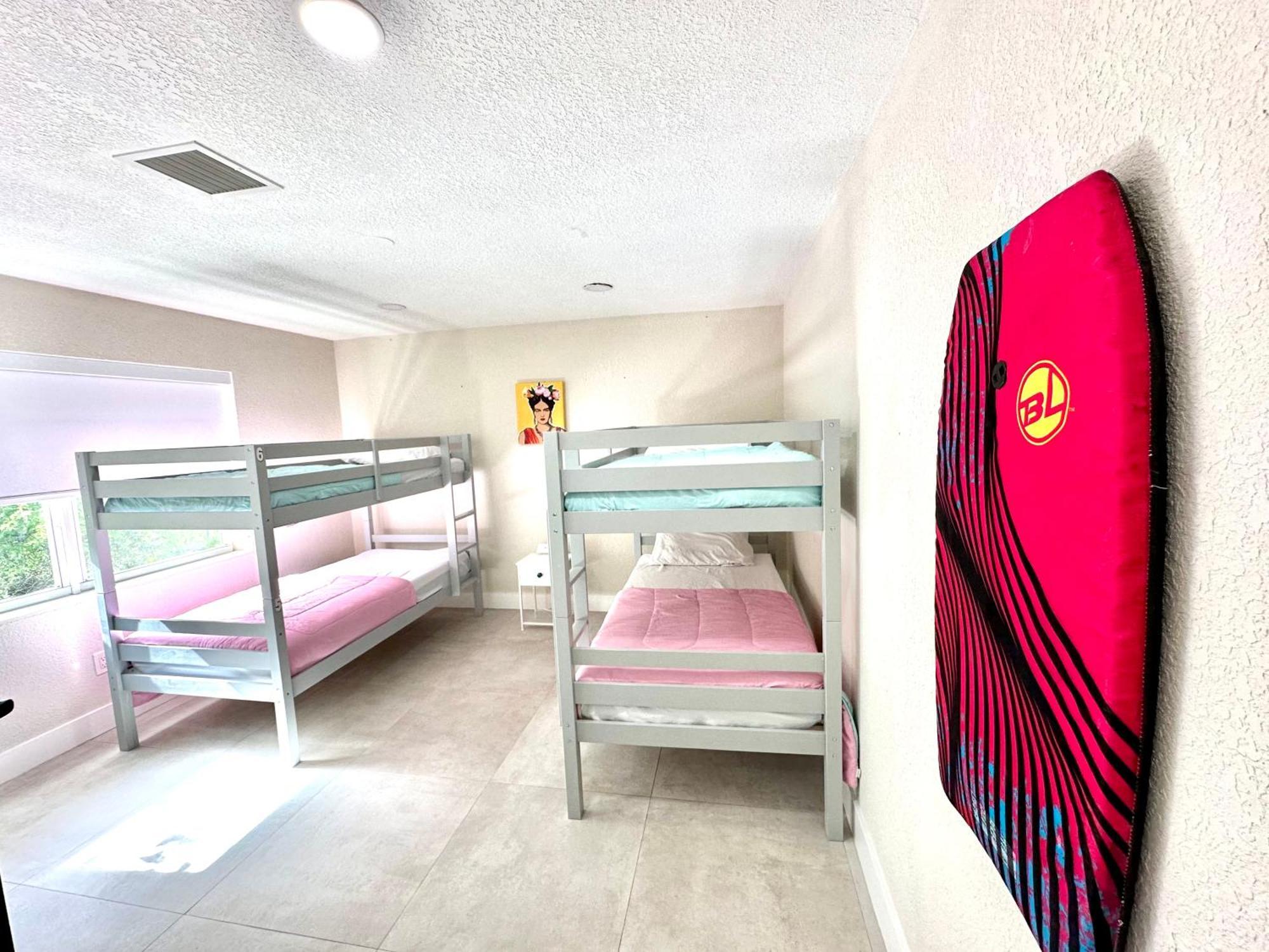 World Connect Miami Hostel Exterior photo